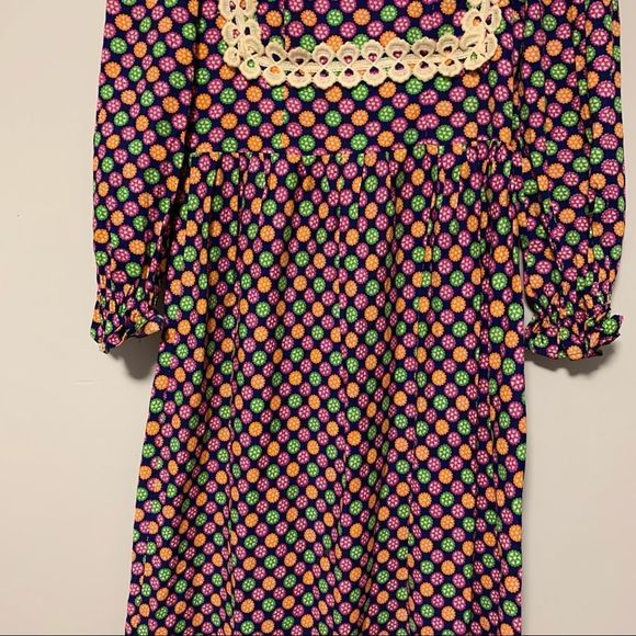 Vintage 1960s Cottagecore Dress. Handmade, lace trim, rainbow floral colour. US6 - Picture 6 of 8